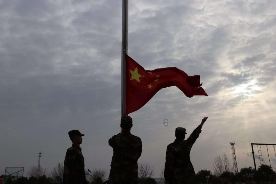 为明天背靠背,卢限制乔治小卡出场时间,却不管哈登,卢做出解释